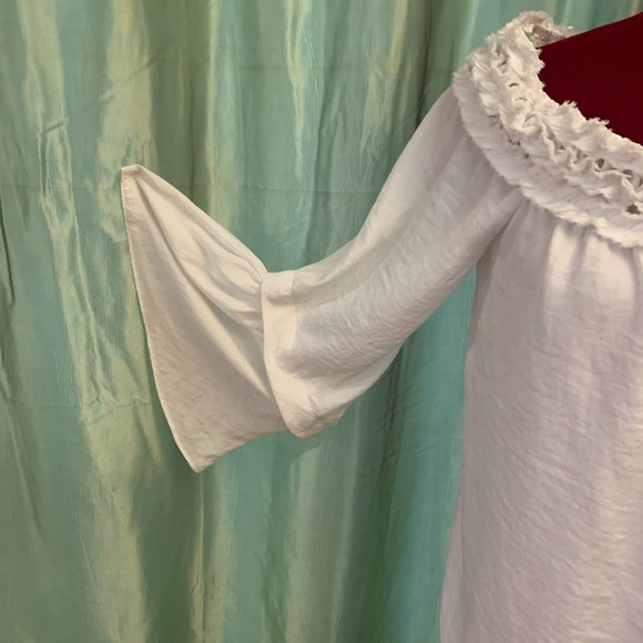 Romantic Vince Camuto Blouse, size M - Picture 2 of 4